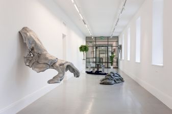 Lynda Benglis, foreground Wing, 1970, centre Eat Meat, 1973 and background Primary Structures (Paula’s Props), 1975. Installation view Irish Museum of Modern Art. Courtesy Cheim & Read, New York, © Lynda Benglis. Photographer: Denis Mortell