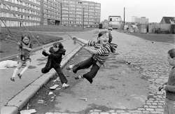 Chris Steele-Perkins, Outside Divis Flats, West Belfast, 1978, Courtesy Magnum Photos