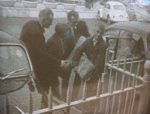 The Tau Cross of Kilnaboy arriving at the National Museum, Rosc ’67 (photo: RTÉ newsreel still, RTÉ Archives)