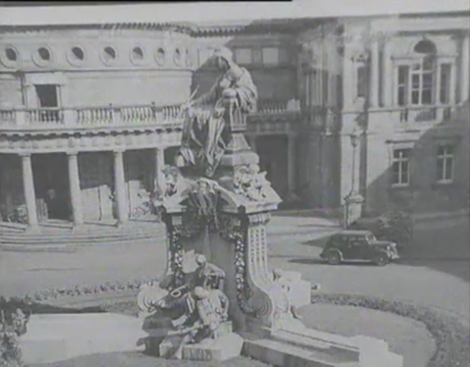 Queen Victoria installed outside Leinster House