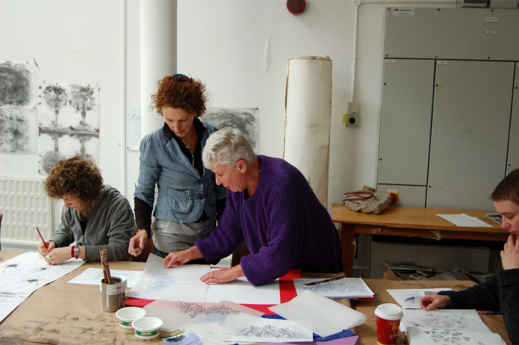 Artist Christine Mackey leading a ‘Charcoal & Chocolate’ workshop in response to Vik Munoz’s exhibition, 2007