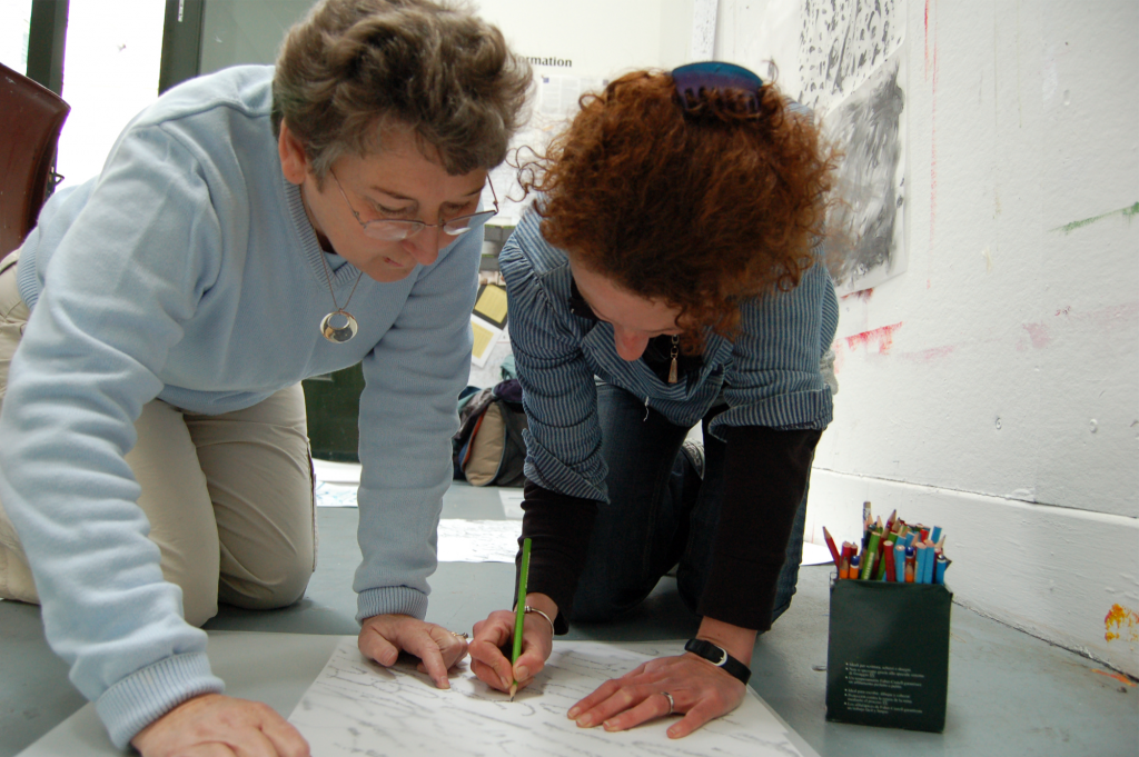 Artist Christine Mackey leading a ‘Charcoal &amp; Chocolate’ workshop in response to Vik Munoz’s exhibition, 2007