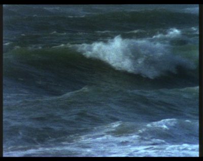 Waves, “pourrais-je emporter dans l’autre monde ce que j’ai oublié de rêver?”